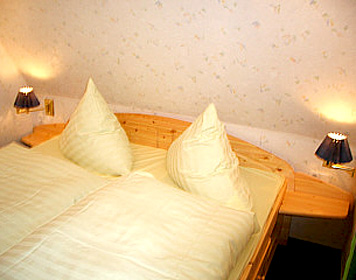 Ferienhaus Seute Deern - Schlafzimmer mit Doppelbett